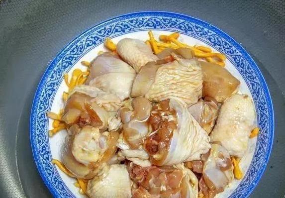 鸡肉配它蒸一蒸，20分钟出锅，鲜香营养全家抢着吃？