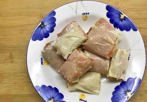 家常豆腐衣肉卷香翻天，30分钟上桌，全家抢着吃！