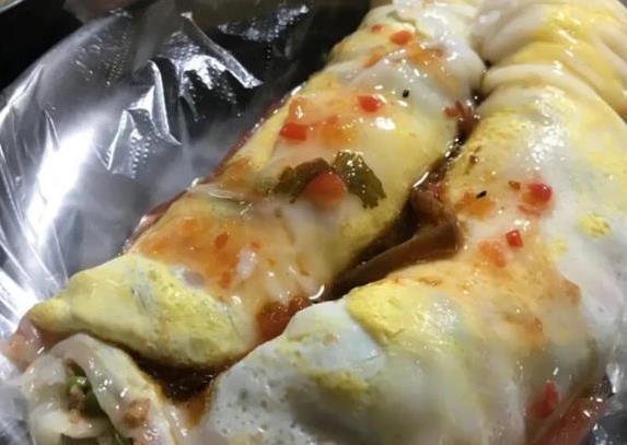 南宁夜市卷筒粉2.5元一卷，排队半小时却吃出幸福感？