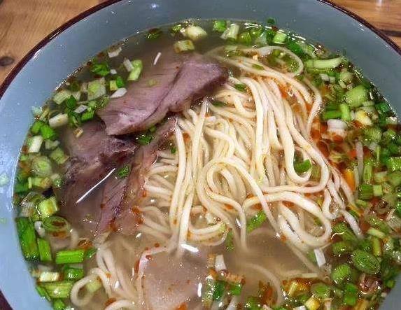 重庆小面辣到飞起却被吐槽，4碗面红遍全国，味道咋变了？