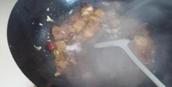 五花肉白菜炖粉丝，香到舔盘！红烧肉都比不过？