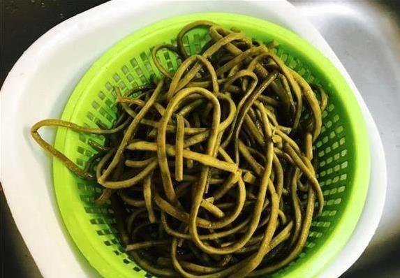 妈妈的咸菜香到邻居来蹭饭，简单3步腌制，藏着家的味道