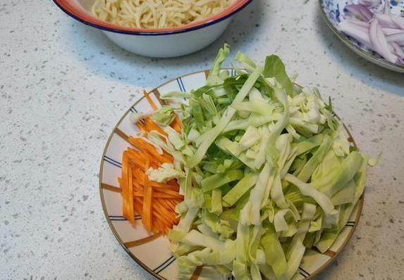 北方炒饼香翻天，十分钟上桌秘诀，路边摊味道轻松学
