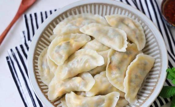 黄瓜不凉拌也能香翻天？这款素馅饺子清爽到爆，你敢试吗？