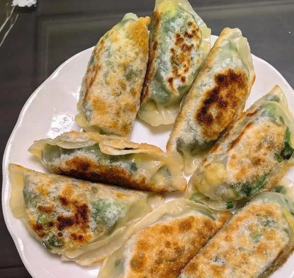 广东主妇做饭忙一天，老公吃完却不满足，1万生活费哪去了？