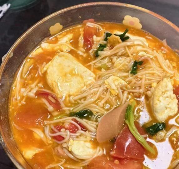 广东主妇做饭忙一天，老公吃完却不满足，1万生活费哪去了？