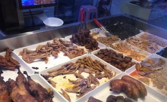 徐州街头排队抢购的油烫鸭，32年老店火遍全城，酱汁秘方藏不住？