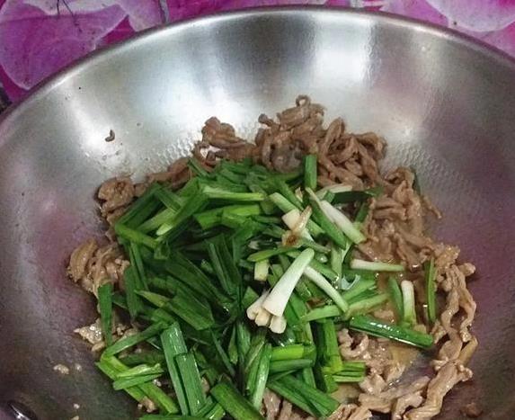 牛肉丝老是炒散?3个小妙招,青蒜牛肉丝滑嫩又好看