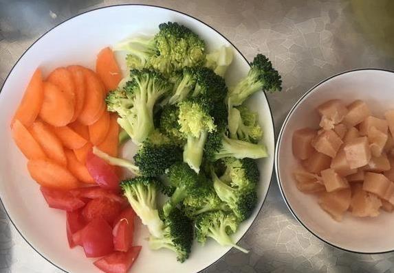 西兰花搭鸡胸肉，减肥神菜20分钟搞定，你还不试？