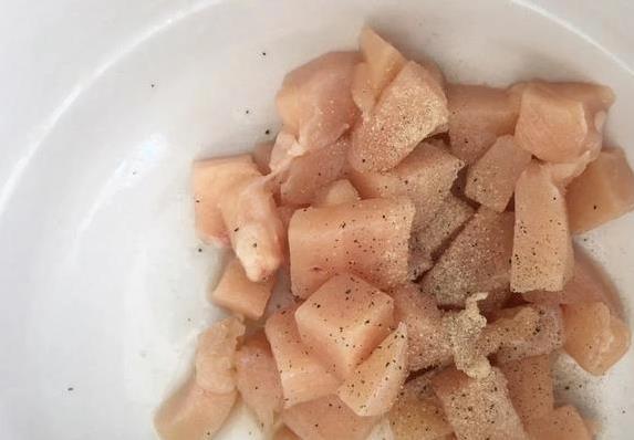 西兰花搭鸡胸肉，减肥神菜20分钟搞定，你还不试？
