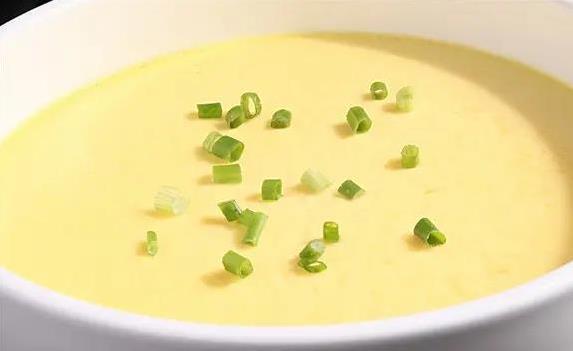 鸡蛋羹蒸不好坑洼像月球？3个小妙招，滑嫩得像布丁