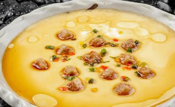 鸡蛋羹蒸不好坑洼像月球？3个小妙招，滑嫩得像布丁