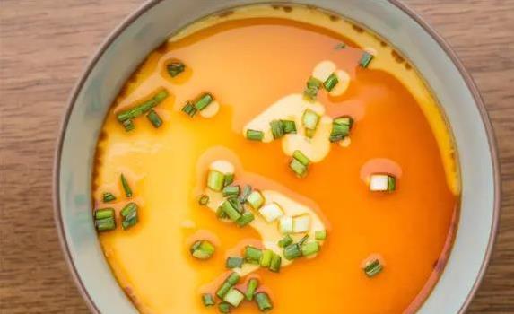 鸡蛋羹蒸不好坑洼像月球？3个小妙招，滑嫩得像布丁