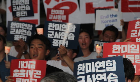 韩国民间团体举行集会抗议韩美军演