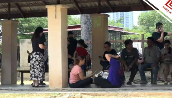 马来一华裔女孩学校厕所内遭刺杀 目击者:男孩曾向女孩表白被拒