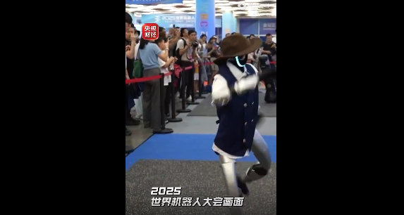 主流车企跨界布局机器人，机器人相关企业121.53万家，多成立于近三年