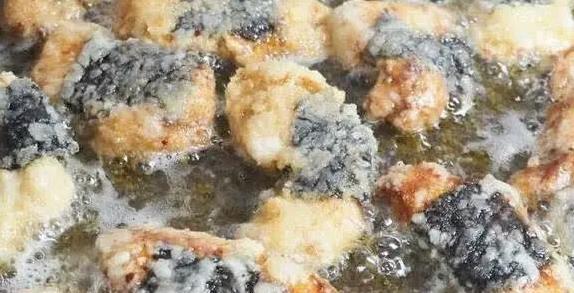 减肥不饿肚子？鸡胸肉低脂高蛋白，3步做出香脆海苔卷