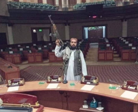 外媒：塔利班武装进入阿富汗国会大厦