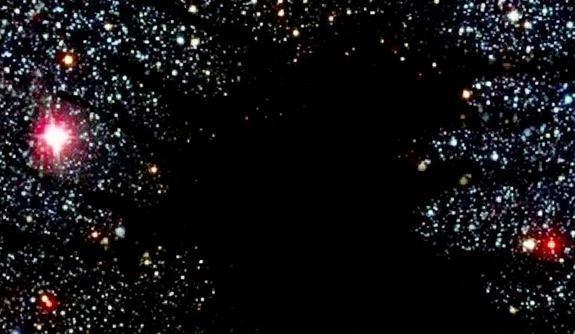 距离地球20亿光年的宇宙微波背景辐射异常冷点，是如何形成的？