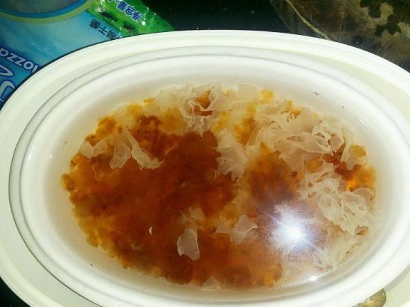 泡银耳用热水还是冷水？弄不清“这步”，难怪营养流失的多