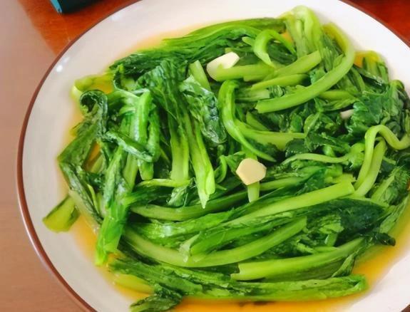 清炒油麦菜，不可直接下锅炒，大厨说多加1个步骤，脆爽不发黄