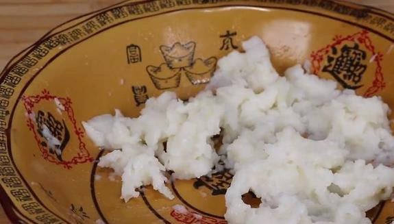 山药这样做太解馋了，爽滑劲道有嚼劲，饭店都吃不到，出锅就抢光