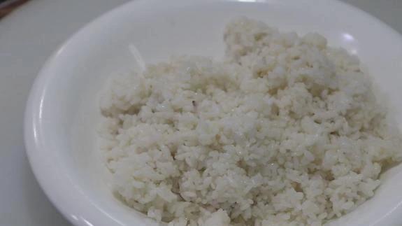 “虾仁炒饭”怎样做才好吃？大厨分享小技巧，颗粒分明，鲜味十足