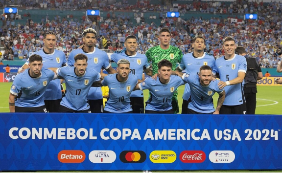 苏亚雷斯迎来个人第五届美洲杯 老将缺席，乌拉圭仍取胜利