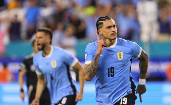 苏亚雷斯迎来个人第五届美洲杯 老将缺席，乌拉圭仍取胜利