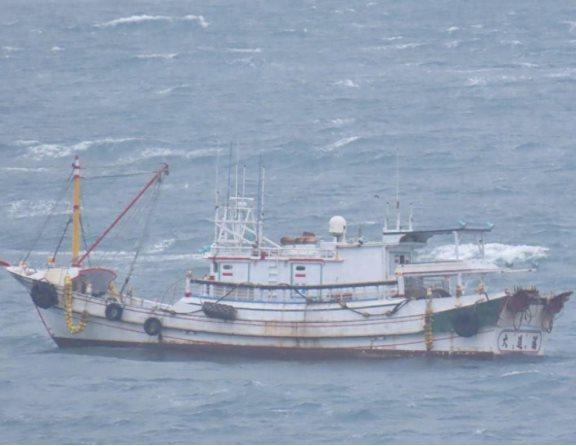 福建海警查扣一艘台湾省籍渔船 违反伏季休渔规定