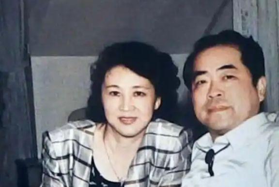 86岁范曾竟被小50岁娇妻背刺？出轨继子倒卖20亿收藏咋回事