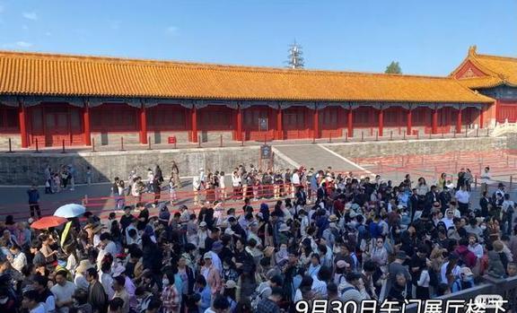 清点本年国庆最堵东说念主的10个景点 东说念主海形状开启