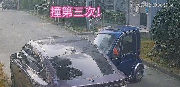 残疾阿姨反复撞车 车主损失过万 弱者滤镜下的恶意行为