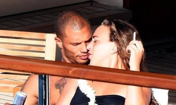 国外最帅囚犯嫌狱中生活被粉丝打扰 颜值特权引发热议