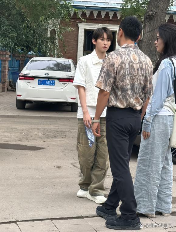 新疆偶遇吴昕尼格买提 私下风采依旧