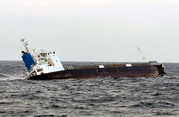 韩国一货轮发生事故有沉没风险 船上共有9人 海警前往救援