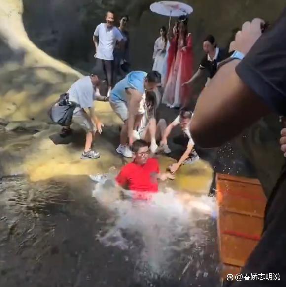 张继科：我是被人一脚踹水里的 直播揭秘落水真相