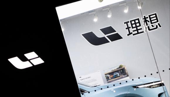 理想MEGA行驶中起火2人开门逃生