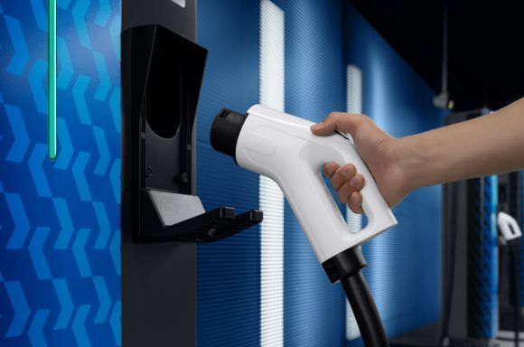 新能源车企“生死线”持续抬高