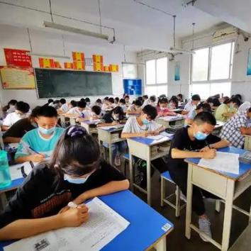 初二是分水岭，不是许愿池