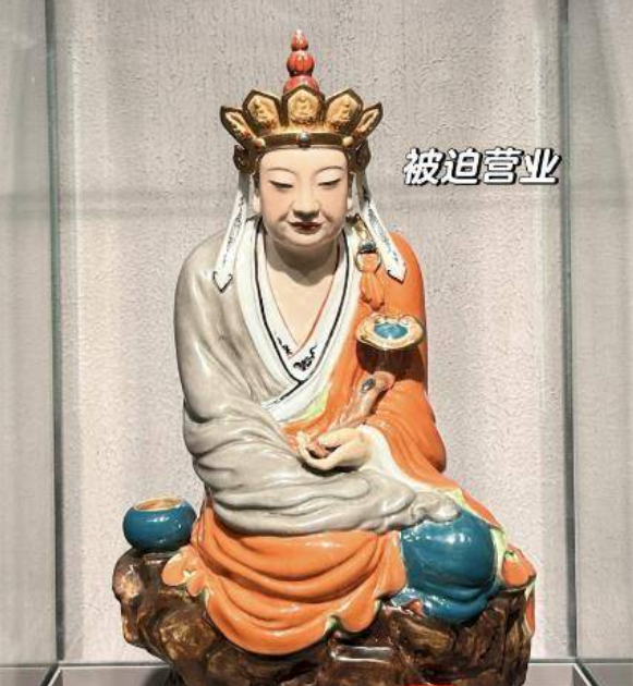 网红“无语菩萨”火出圈 国庆长被迫营业，网友：更无语了