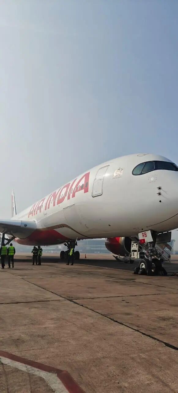 印度航空一架A350客机，因引擎吸入行李箱受损 事故致航班受影响