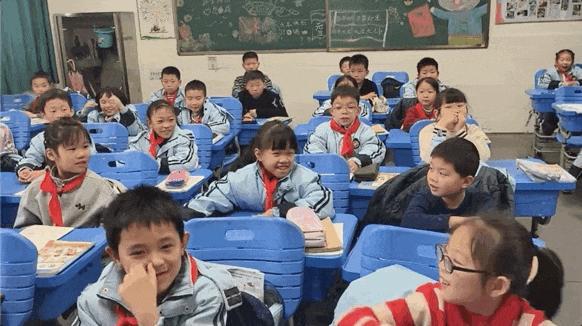 昏迷男孩被同学们暖心呼唤 55天奇迹苏醒