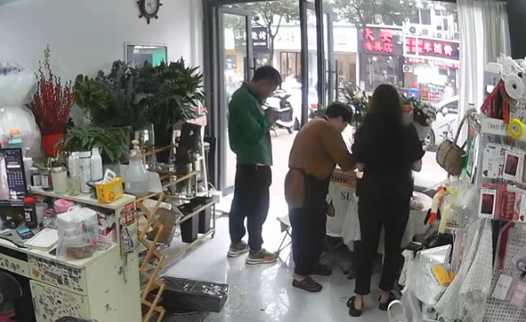 花店老板接大额订单被利用参与洗钱 警方：新型诈骗花样繁多要小心