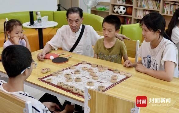 “傻老头”与全村孩子一约就是21年 持续21年的“周五约定”