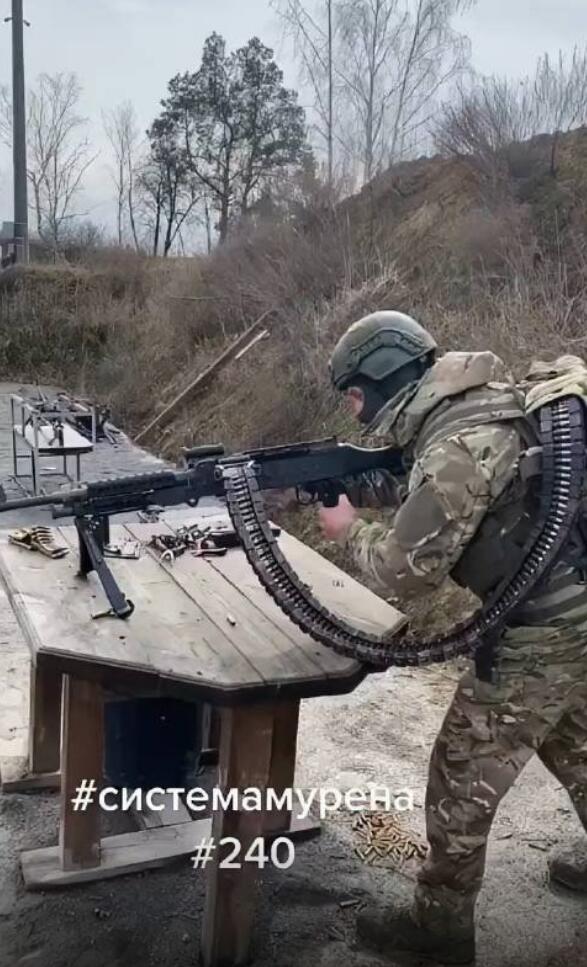 乌军测试大容量供弹背包 可持续火力输出不间断！