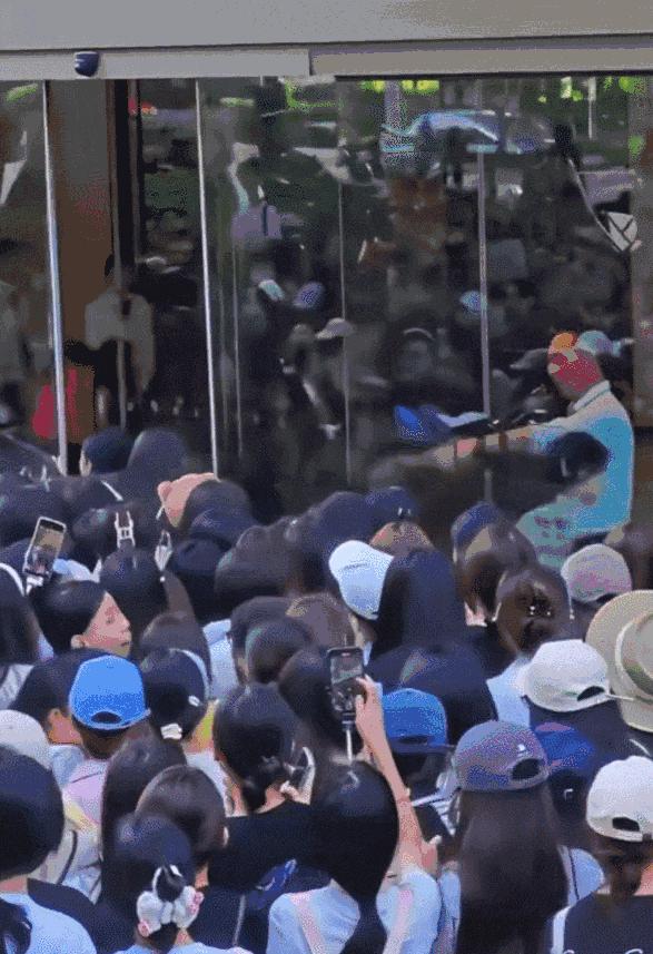 张凌赫工作室道歉：全额补偿粉丝损失