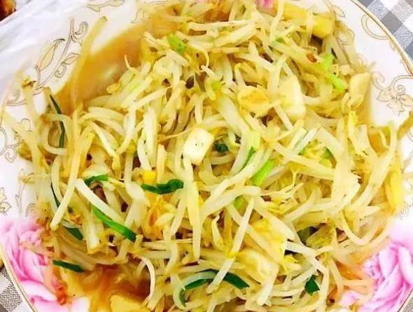 宝妈做三菜一汤孩子超爱吃，简单做法营养满分，你家娃吃几碗？