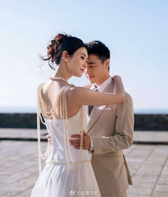 曝奚梦瑶婚礼摄影师140万一天 天价费用引热议