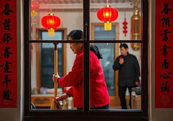 Shanxi New Year Custom: Dust Sweeping
